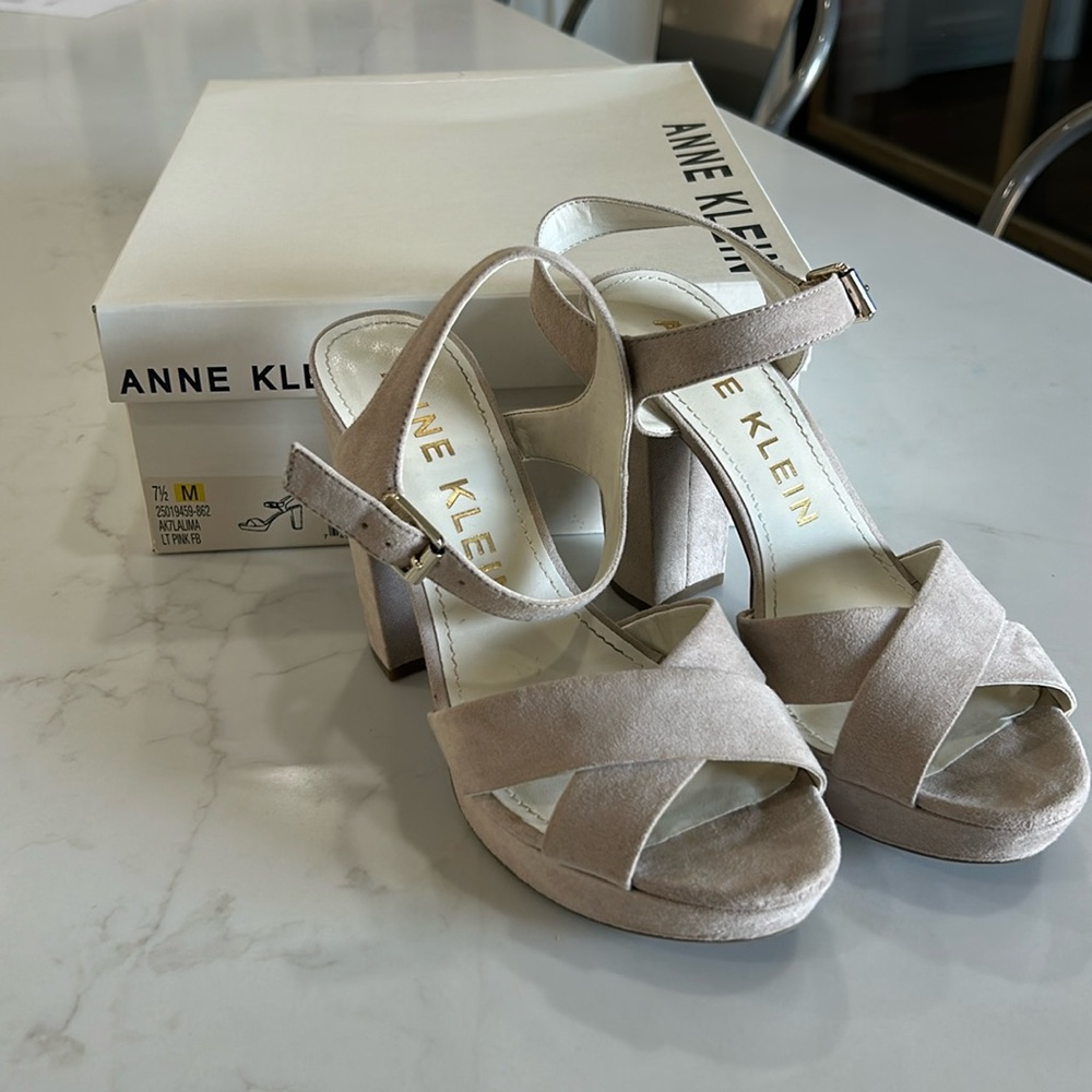 Ladies light colored suede platform shoes